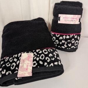 Betsey Johnson Black White Pink Leopard Print Reversible Towel Set NWT